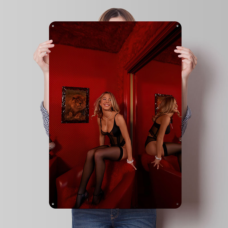Woman in Lingerie Sitting on R - đánh giá và giá Retro Gaming On